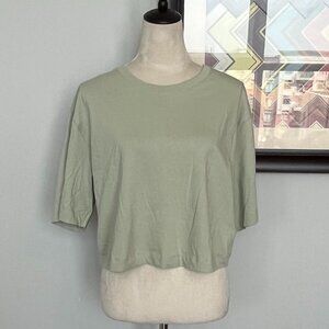 NWOT J.o&co Green Cropped T-shirt L